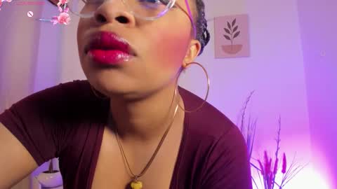 Snapshot of lauraricci_ chatting on September 27, 11:19 am Laurita Aries online show from September 27, 11:19 am