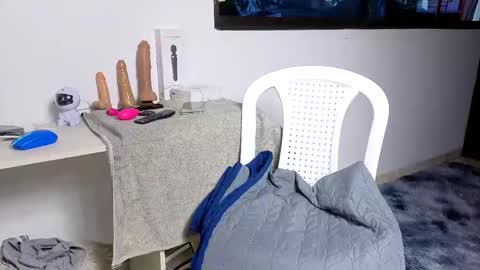 Laura online show from February 1, 11:48 pm