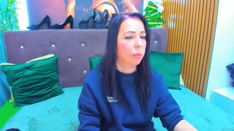 Laura online show from January 5, 7:06 pm