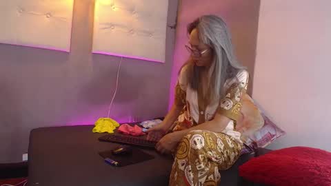 Laura Sofia online show from March 13, 7:11 am