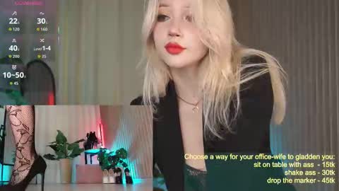 Snapshot of laurawifeness chatting on September 19, 6:28 am Laura online show from September 19, 6:28 am