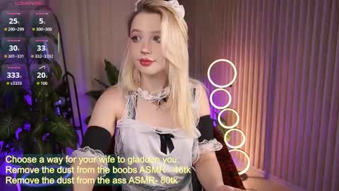 Snapshot of laurawifeness chatting on October 12, 6:28 am Laura online show from October 12, 6:28 am