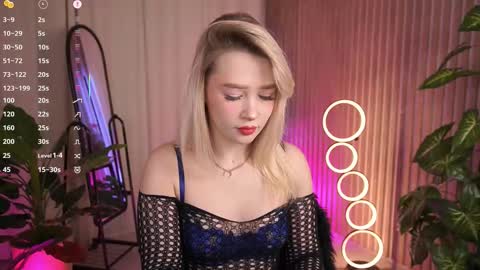  Laura  online show from December 16, 6:31 am