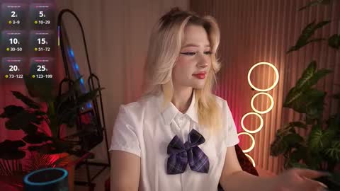  Laura  online show from November 11, 7:32 am