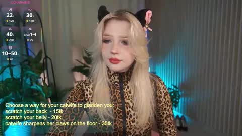Snapshot of laurawifeness chatting on September 17, 6:17 am Laura online show from September 17, 6:17 am