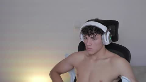 Laureent online show from October 16, 9:09 am