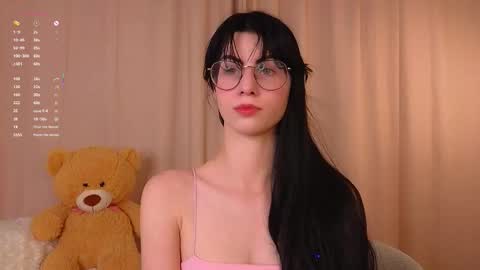 Snapshot of laureljarrar chatting on October 12, 11:47 am Arline online show from October 12, 11:47 am