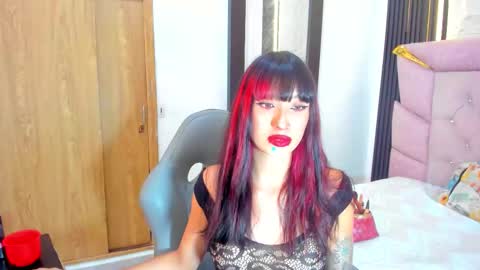 Laurem online show from November 14, 8:33 pm