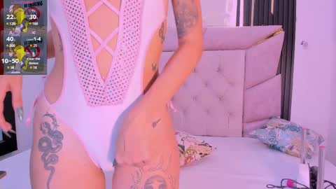 Snapshot of laurem_paulette chatting on March 3, 7:28 pm Laurem online show from March 3, 7:28 pm