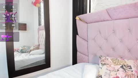 Snapshot of laurem_paulette chatting on February 15, 9:26 pm Laurem online show from February 15, 9:26 pm