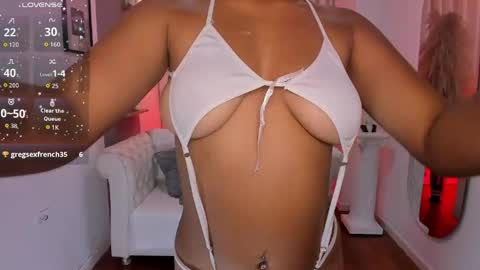 LAUREN online show from April 11, 9:30 pm