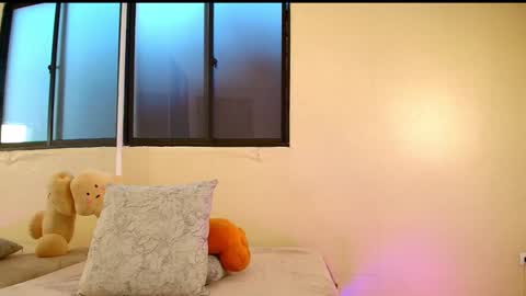 Snapshot of lauren_gil_ chatting on January 14, 11:05 pm    1      online show from January 14, 11:05 pm
