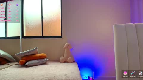 Snapshot of lauren_gil_ chatting on December 15, 9:09 pm    1      online show from December 15, 9:09 pm
