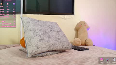 Snapshot of lauren_gil_ chatting on December 16, 12:26 am    1      online show from December 16, 12:26 am