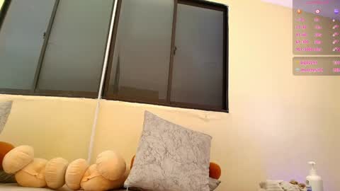 Snapshot of lauren_gil_ chatting on December 23, 11:17 pm    1      online show from December 23, 11:17 pm
