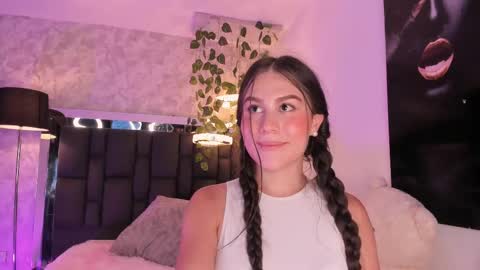 Snapshot of laurenblonde22 chatting on February 27, 1:30 am Lauren Blonde online show from February 27, 1:30 am