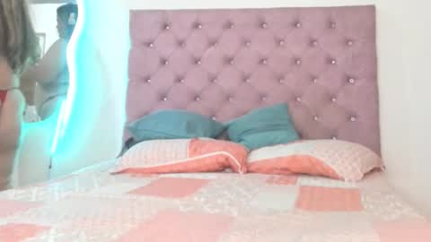 laurenlaine online show from November 5, 9:50 pm