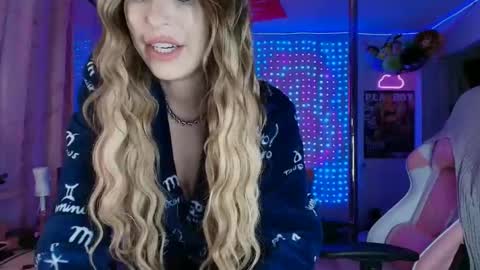 Lauren Lotus online show from June 5, 2:29 am