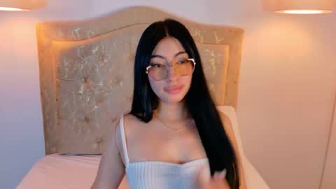 laurenn_smitth online show from November 4, 12:39 pm