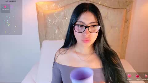 laurenn_smitth online show from March 25, 12:45 pm