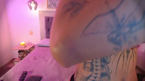 Lauren Saenz online show from May 5, 12:11 pm