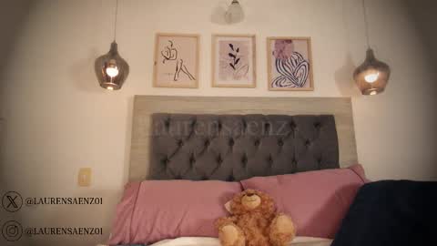 Lauren Saenz online show from September 30, 12:15 pm