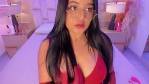 laurentt___ online show from July 14, 11:59 am