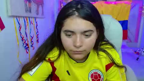 laura  online show from July 3, 8:35 pm
