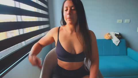 Snapshot of lauri_fit chatting on September 23, 8:15 pm Lauri online show from September 23, 8:15 pm
