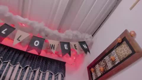 Snapshot of lauu_g chatting on October 17, 9:35 am Lauu G online show from October 17, 9:35 am