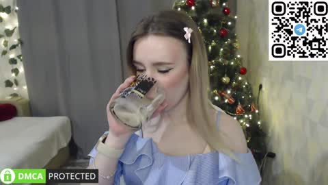 Mia online show from December 7, 11:51 pm