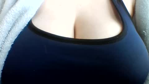 layannalea online show from May 5, 2:29 am