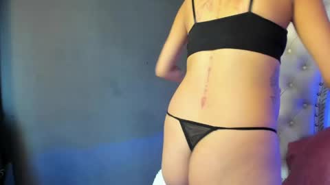 Layla online show from May 21, 9:32 pm