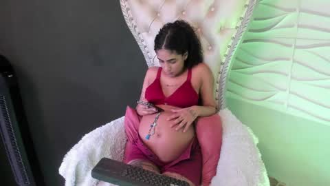Layla online show from May 14, 7:01 pm