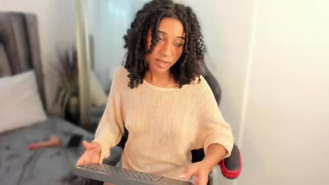 layla_clarke online show from February 28, 9:47 am