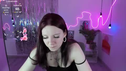 Snapshot of layla_glam chatting on October 7, 1:18 pm layla_glam online show from October 7, 1:18 pm