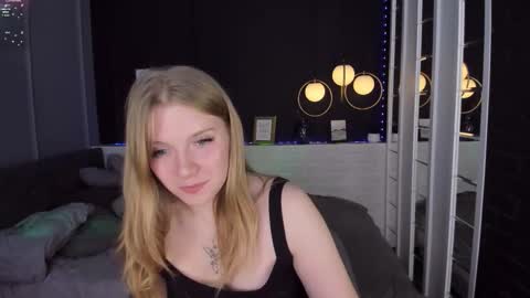 Snapshot of layla_glam chatting on September 29, 1:43 pm layla_glam online show from September 29, 1:43 pm