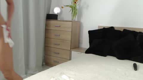 Snapshot of laylaa1133 chatting on February 21, 5:42 pm Layla online show from February 21, 5:42 pm