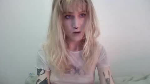 Snapshot of laylahloveless chatting on September 9, 5:40 am laylahloveless online show from September 9, 5:40 am