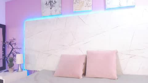 Layla Taylor online show from April 10, 2:55 pm