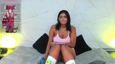 Layla Taylor online show from December 4, 7:00 am