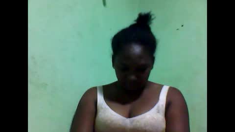 layllah01150120 online show from May 17, 7:34 pm