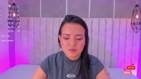 Snapshot of lea_gray chatting on October 4, 7:55 pm online show from October 4, 7:55 pm