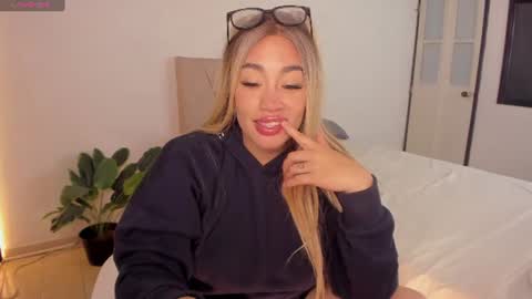 Leah online show from July 2, 3:23 am