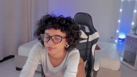 leahaltomm online show from February 12, 1:37 pm