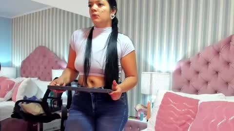 Leah Fontana online show from January 31, 8:12 pm