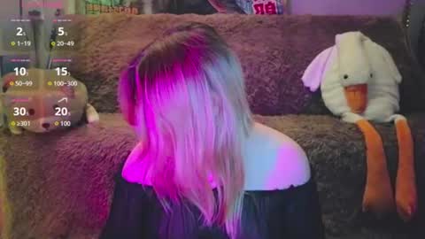 Leah online show from August 2, 9:05 pm