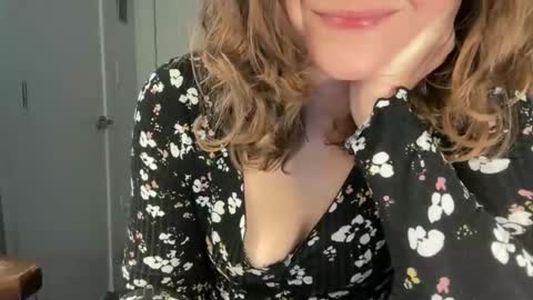 Leah Sparkles online show from February 5, 4:32 pm