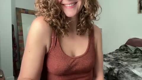 Snapshot of leahsparkles chatting on October 20, 2:33 pm Leah Sparkles online show from October 20, 2:33 pm