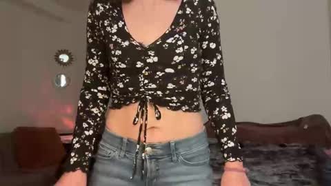 Leah Sparkles online show from April 9, 1:39 pm